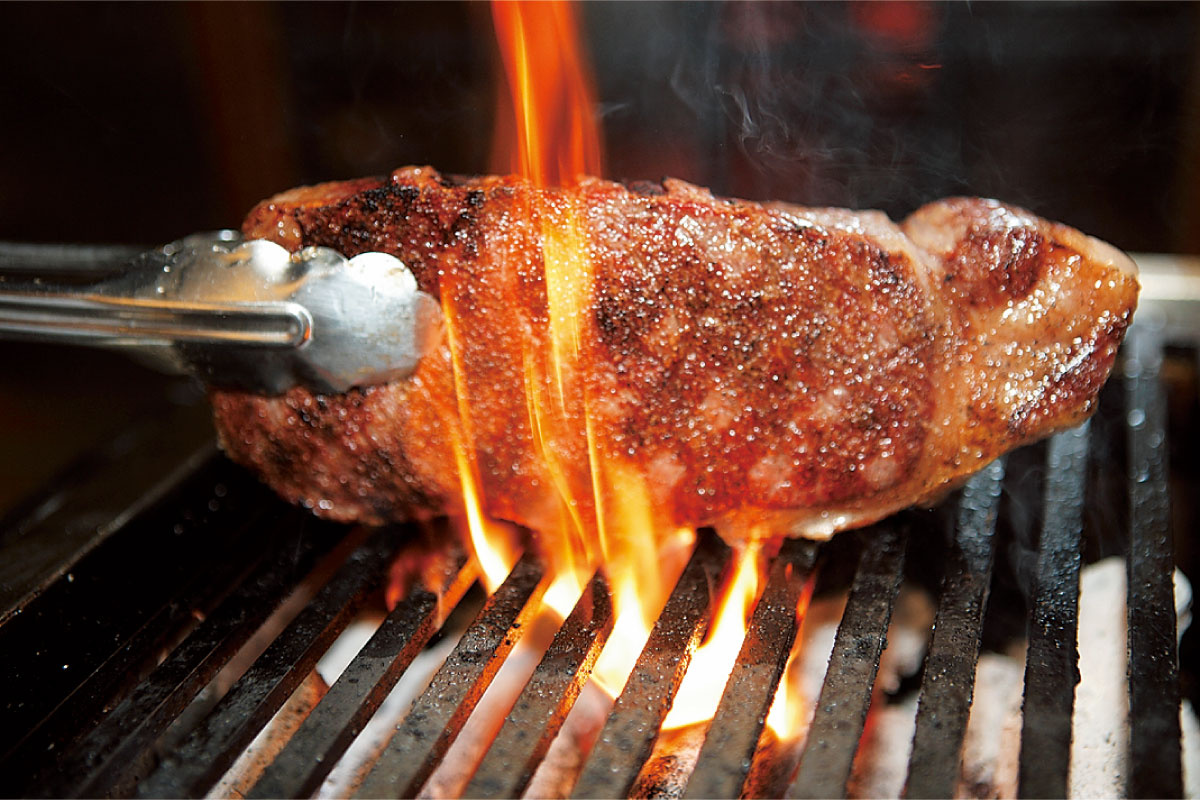 03キッチャーノ肉焼いてる1