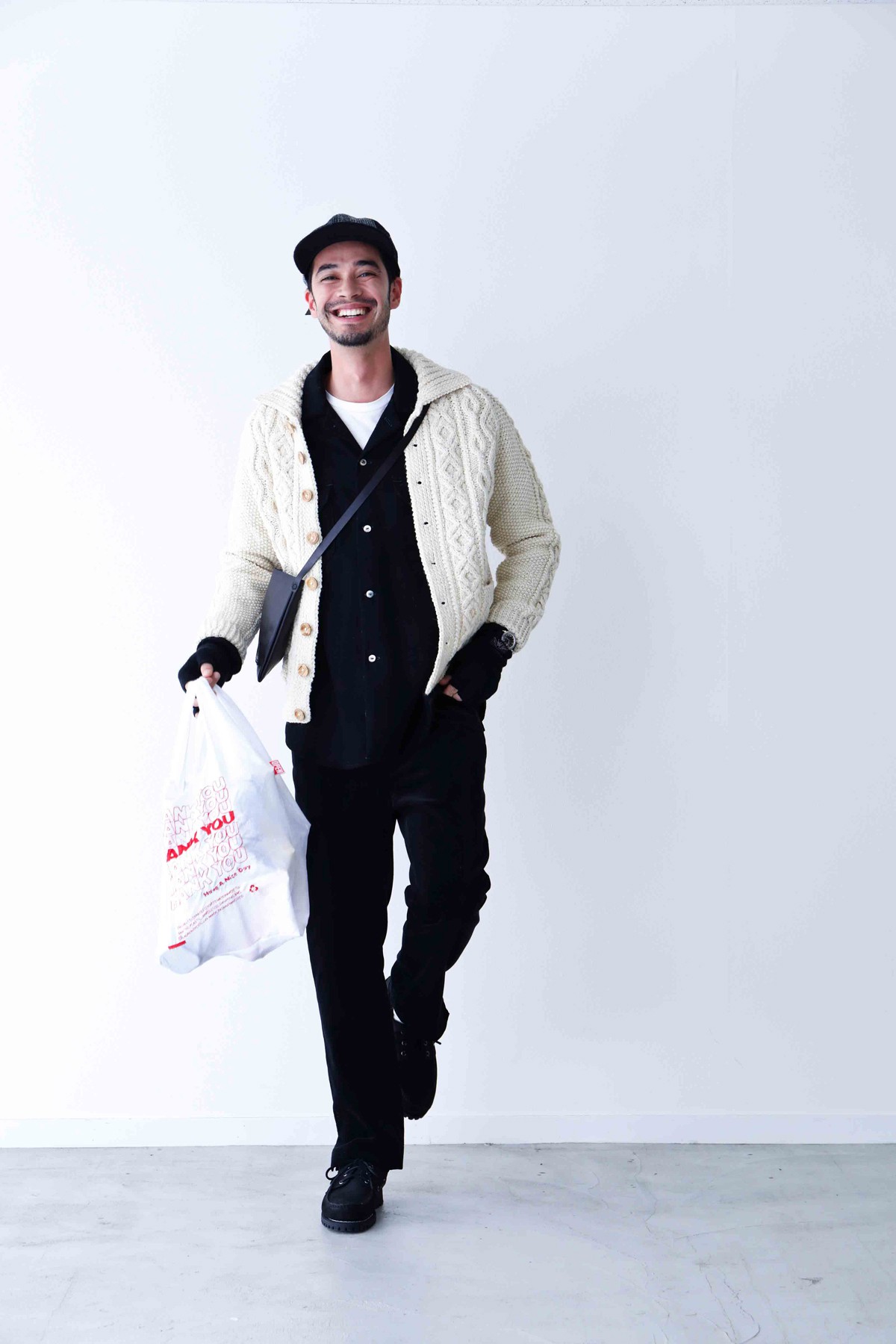 ブラックパンツ