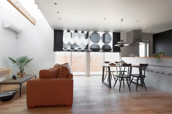 大窓からの日の光