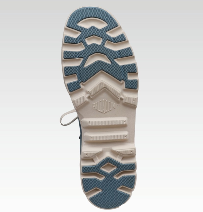 パラディウムの防水ブーツ「PAMPA HI SEEKER2」のアウトソール。滑りにくいトレッドパターンでバイクや雨の日の歩行も安心。