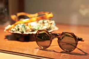 フレンチ・ヴィンテージの眼鏡で、ちょっと洒落た気分になってみない?