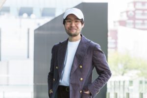 定番アイテム、おしゃれの達人はどう着こなす？今すぐ真似したいこの夏の白Tスタイル。