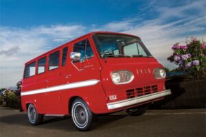 貴重! 80歳の現役サーファー愛用の “初代”フォード・エコノラインが日本上陸!