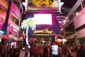 これぞアメリカ！ ラスベガスの上を滑空する絶叫ライド「スロットジラ ジップライン」がスゴイ！