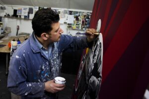 【いま知りたい男NO.1】モーターサイクルをこよなく愛するアーティスト、コンラッド・リーチとは