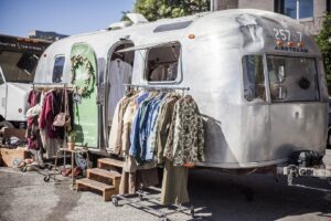 毎週土曜日開催・LAアート地区のフリーマーケット『Artists&Flea』へ 【フォトグラファーMaikoのLAガイド#30】