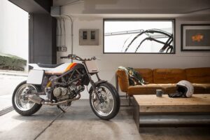 「デウス エクス マキナ」がカスタムしたあの名車「VTR250」がいろいろ面白い。