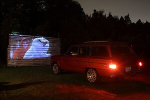 アウトドアでのLightning流プロジェクターの 遊び方、教えます。