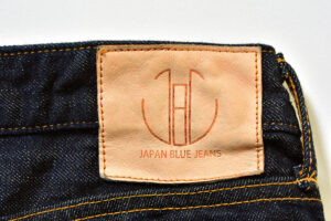 【ジャパンブルージーンズ(JAPAN BLUE JEANS)の傑作ジーンズ】現代的なシルエットとヴィンテージの味わい。