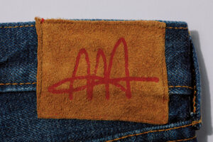 【カトー(KATO’/AAA)の傑作ジーンズ】AAAコレクションの定番ストレートモデル。