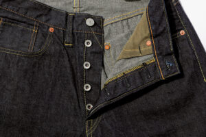 【バズリクソンズ(BUZZ RICKSON’S)の傑作ジーンズ】物資統制下で作られたシンプルかつ貴重な大戦モデル。