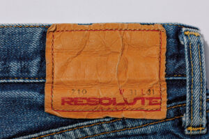 【リゾルト(RESOLUTE)の傑作ジーンズ】日本人向けに研究し尽くされた究極の美シルエット。
