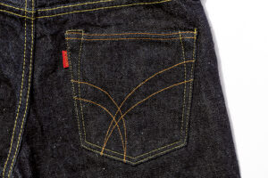 【ストライクゴールド(THE STRIKE GOLD)の傑作ジーンズ】独特のザラ感が生み出す強烈なタテ落ちを堪能