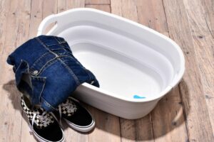 スニーカーを洗うのに最適な“タライ”をAmazonで発見！ 使い勝手も収納も抜群！