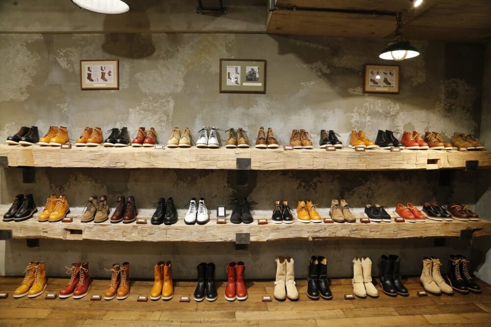 購入するならココへ。レッドウィングの直営店と、ヴィンテージブーツの聖地。