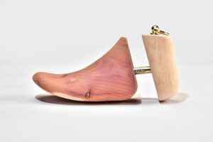 やっと見つけた! 価格良し、使い勝手良しの「BRIGA」のブーツ用シューツリー。