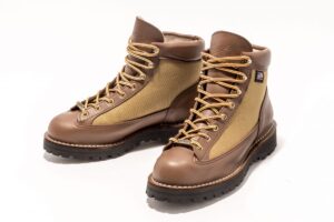 アウトドア好きが愛用する「ダナーライト」ってどんな靴？ ダナー（DANNER）が誇る人気モデルも一挙紹介。