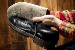 愛でる革靴のシューケアに、「ペダック」のレザーグローブを活用しよう！