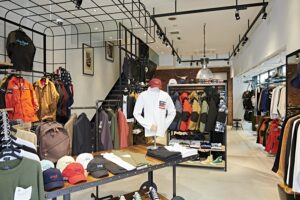 「Schott WEST」は、まるでニューヨークにいるようなクールな空間!