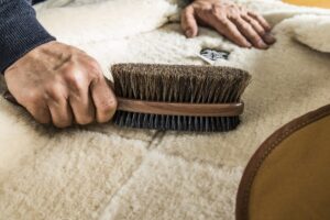 「AVIREX アヴィレックス」直伝! ムートンジャケット(コート)のお手入れ術と保管のポイント。