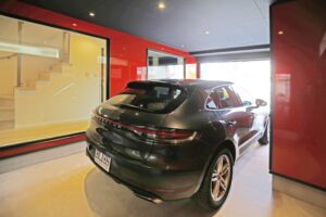 高級外車がバッチリ似合うワンランク上の高性能住宅が完成！この機会を見逃すな。