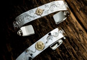 創業時から刻み続ける太陽とアラベスク……「ARIZONA FREEDOM」の定番モチーフに注目！