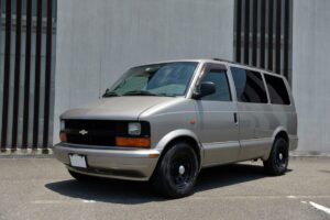 商用車のグリルを装着した通称「カーゴフェイス」仕様のアストロに注目！