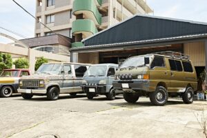 商用車としてのバンを、とことんカッコよくカスタムしたデザイン会社の作業車がスゴイ。