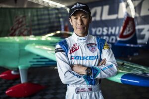 【世界が認める日本の先駆者たち⑤】レッドブル・エアレース・パイロット・室屋義秀｜日本人初のワールドタイトルを獲得したパイロット。