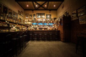 【リノベーション倉庫⑦】オールドウイスキーが眠るモルトバー「SILENCE BAR」。｜香川・丸亀