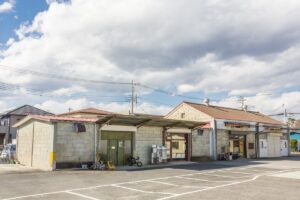 【リノベーション倉庫⑪】大谷石の元倉庫群を改装した、素材感で魅せる大空間モール。｜栃木・宇都宮