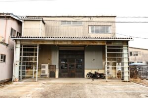 【リノベーション倉庫⑨】英国、バイク、レザージャケット……ヴィンテージ感に溢れる巨大倉庫。｜富山・富山市