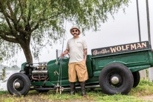 雨天厳禁の思い切ったルーフレス仕様!1927年式フォード モデルTでバス釣りに行く男。