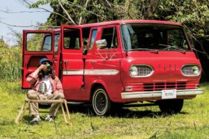 VWタイプ2に対抗して登場したワンボックスの乗用モデル「ファルコンエコノライン」の魅力とは?