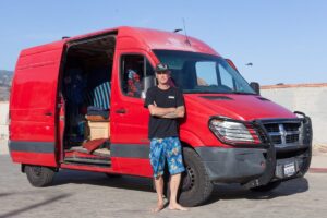 バンだけでなくセダンも！　カリフォルニアのサーファーが乗ってるクルマ拝見！