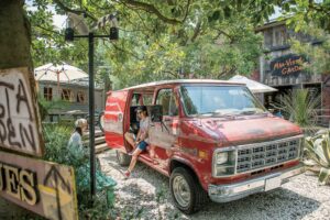 シボレー・シェビーバンは仕事にも遊びにもハマる、 オールマイティーな一台だ！