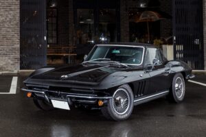 元祖スティングレイ!流麗なルーフラインを持つ“C2”コルベットの魅力とは?