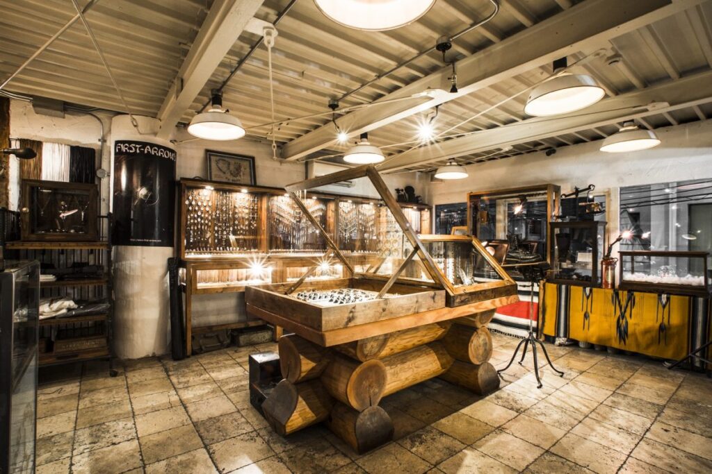 「FIRST ARROW’s(ファーストアローズ)」の直営店はどこにある? 店内を大公開!