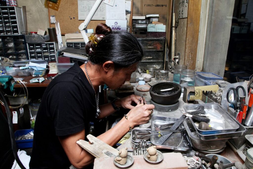 ファクトリーに潜入!「FIRST ARROW’s(ファーストアローズ)」のフェザーはこうして作られる。