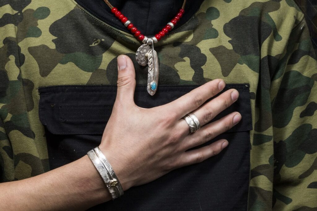 2本、3本重ね着け! シルバーブレスレットのコーディネイト術。