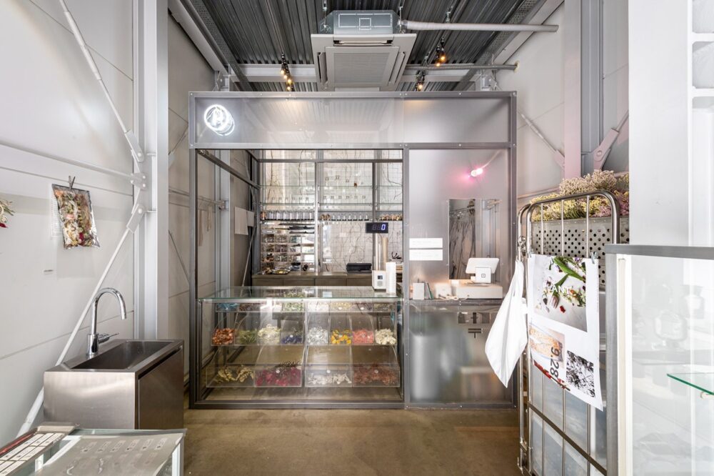 まるで調剤薬局? カウンセリングによるオーダーで自分だけのドライフラワーを手に入れよう!