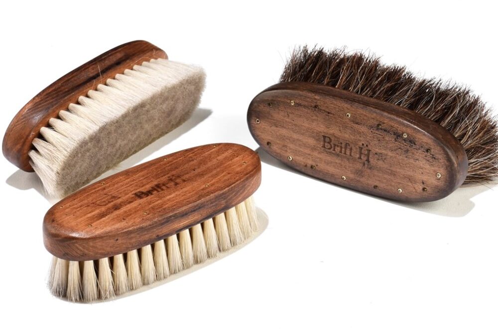 靴磨きセットのおすすめを紹介! プロも愛用するブラシとシューキーパーも手に入れよう!