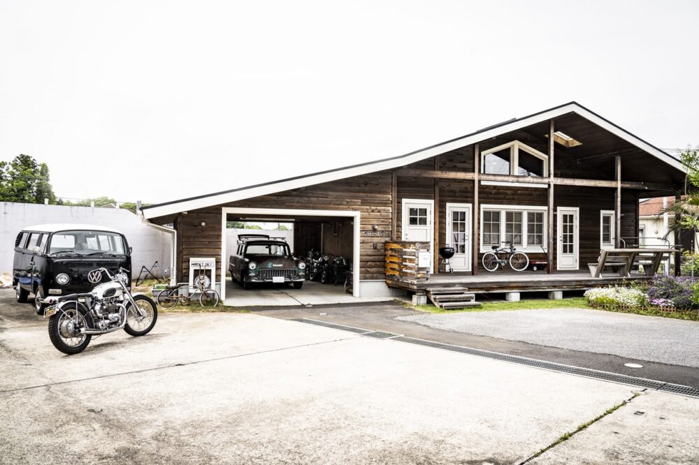 広々とした洗車場跡地を利用したカーポートガレージ付きの平屋生活。