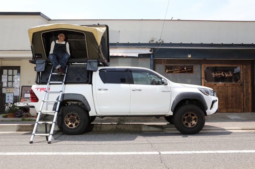 クルマで長旅に出かけるオーバーランドに憧れて 。｜トヨタ・ハイラックス【東京カーライフ】