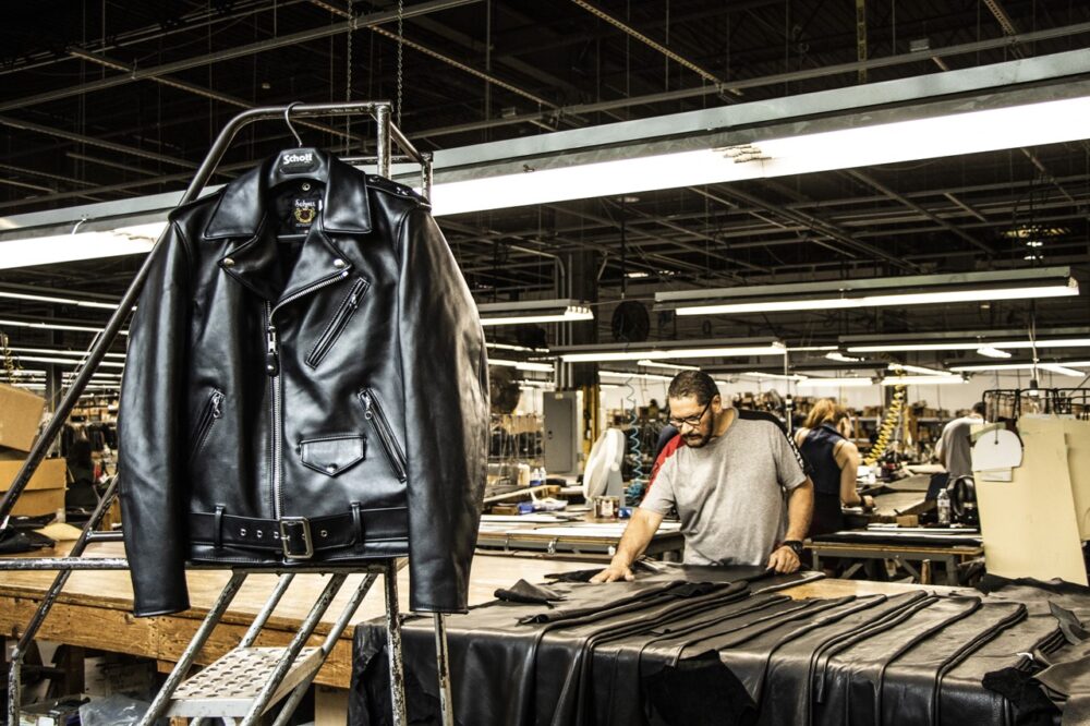 ライダースジャケットの完成形「ショット」の“ワンスター”を生み出すファクトリー内部を公開!