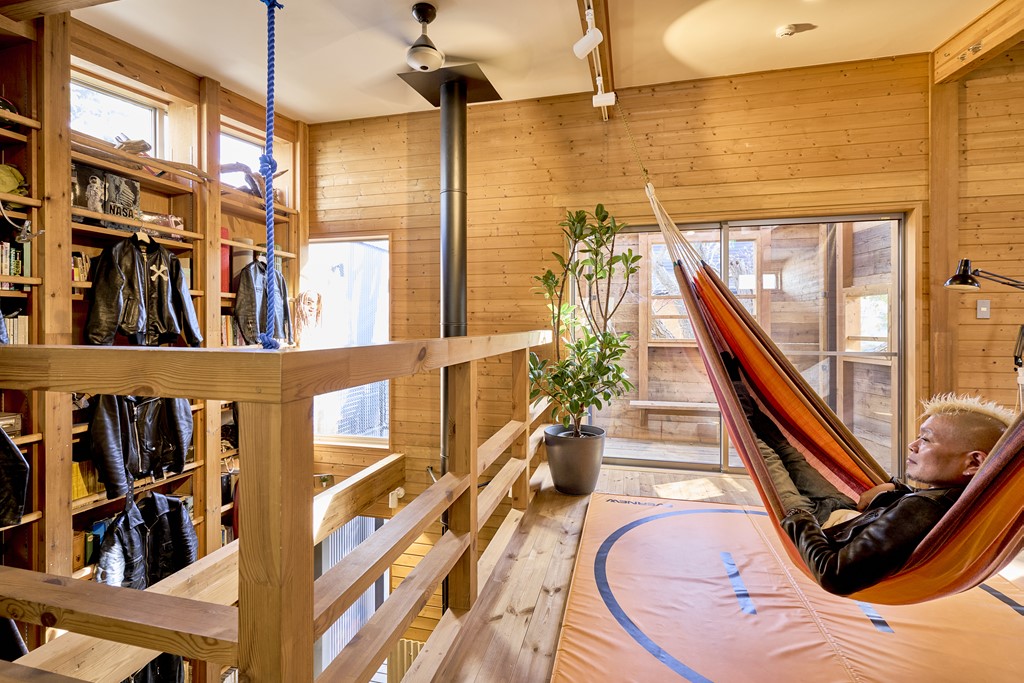 遊び心溢れるこの空間をどう楽しむかはアナタ次第！ 好きなモノに囲まれて暮らすBESSの家。｜BESS