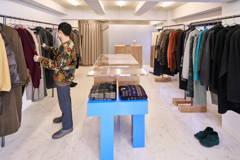 ちょっと変わり種の古着が見つかる！ 松陰神社の「デサンブル」。【最新東京古着店案内】