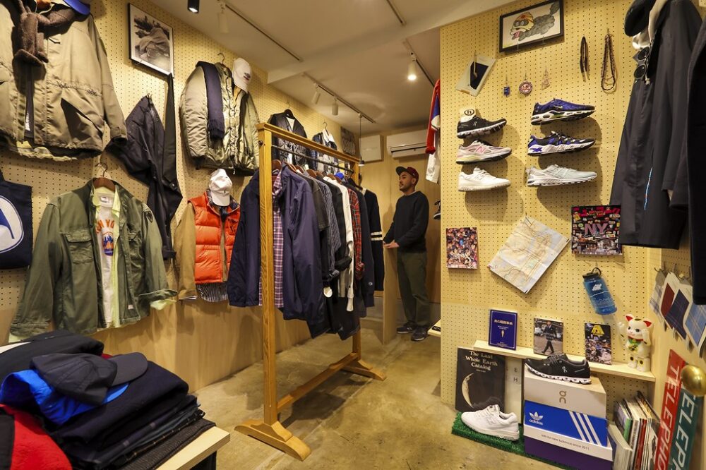 紺ブレに合う古着が揃う！ 豪徳寺の「ネイビーブレザー」。【最新東京古着店案内】