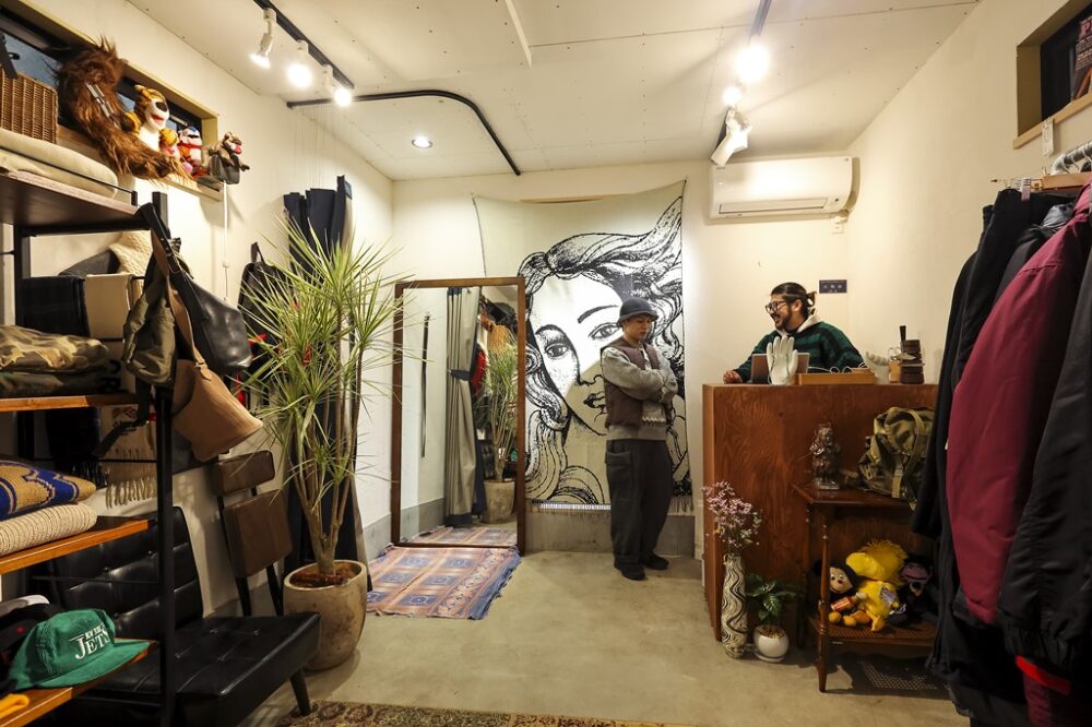 テイストの違う二人の古着をディグる！ 吉祥寺の「スヌーズ」。【最新東京古着店案内】