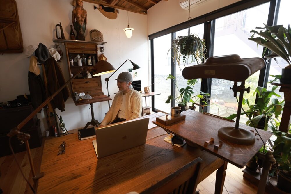 数々の名店を手掛けてきた「ハイライト」菊池氏の古民家をリノベしたアトリエ。